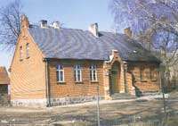 Budynek szkoły z końca XIX w., źródło: www.wrota.warmia.mazury.pl, 12.09.2013.