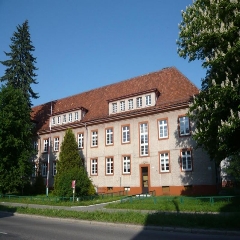 Budynek szkoły.Źródło: www.lobraniewo.pl [25.04.2014]