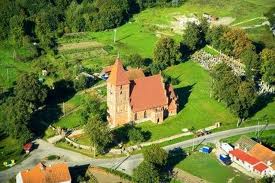 Kościół pw. Podwyższenia Krzyża Świętego w Przezmarku. Źródło: www.gminaelblag.pl