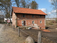 Dawny młyn w Barkwedzie.Fot. S.Czachorowski. Źródło: Commons Wikimedia [02.07.2014]