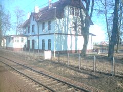 Dworzec w Suszu, źródło: commons.wikipedia.org [12.11.2014]