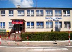 Budynek szkoły, źródło: szkolnictwo.pl [14.11.2014]