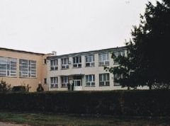 Szkoła w Burkacie.Źródło: www.szkolnictwo.pl [16.07.2014]