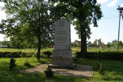 Pomnik w Piotraszewie wystawiony ku czci mieszkańców parafii poległych w czasie I wojny światowej Olsztyńska Strona Rowerowa [20.09.2013]