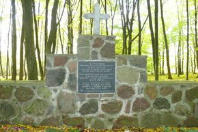 Kosinowo. Tablica na cmentarzu wojennym Olsztyńska Strona Rowerowa [08.09.2014]