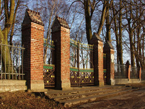 Brama ogrodzenia kościoła w Jegłowniku. © Stanisław Kuprjaniuk
