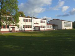 Budynek szkoły. Źródło: www.gminaostroda.pl