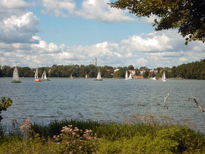 Jezioro Bełdany.Fot. Schorle. Źródło: www.pl.wikipedia.org