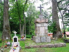 Różyńsk Wielki.Pomnik ku czci poległych. Fot. pagi19. Źródło: www.rowery.olsztyn.pl [27.07.2013]