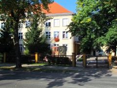 Budynek szkoły, źródło: szkolnictwo.pl [06.08.2014]