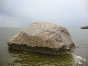 Głaz narzutowy "Święty Kamień" autor: Alicja Szarzyńska