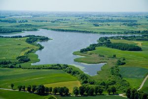 Jezioro GoryńskieŹródło: www.wrota.warmia.mazury.pl