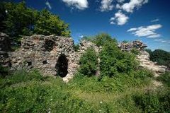 Ruiny zamku, źródło: www.kurzetnik.pl, 12.09.2013.