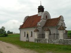 Kaplica w Robawach, fot. Adler7Źródło: http://www.rowery.olsztyn.pl/wiki/miejsca/1914/warminsko-mazurskie/robawy, dostęp 25 września 2013