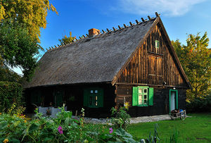 Zabytkowa chata w Kabornie.Autor: Archetyp. Źródło: Commons Wikimedia