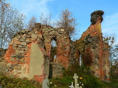 Ruiny kościoła w Pęciszewie. Autor: Tomek1997PL. Źródło: Commons Wikimedia [13.12.2014]