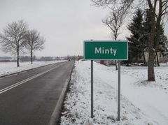 Minty. Wjazd do wsi