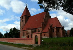 Kościół pw. Podwyższenia Krzyża Świętego w Przezmarku.  Autor: Rafał Subocz. Źródło: Wikimedia Commons
