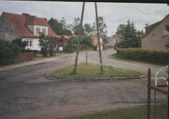 Wjazd do wsi w 2001 r.Źródło: http://archipelag.ceik.eu