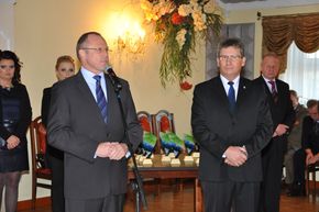Krzysztof Pietrzykowski i Jacek Protas podczas spotkania noworocznego 2014. Źródło: www.susz.pl [3.08.2014]