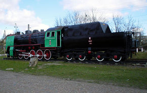 Lokomotywa Ty45 – eksponat przy głównej trasie 544 z Mławy do Działdowa. Fot. Beax. Źródło: www.pl.wikipedia.org