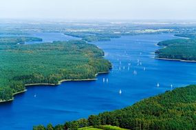 Widok na jezioro z lotu ptaka.Źródło: gmina-ilawa.pl