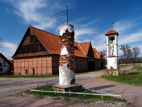 Kapliczka i kolumna w Kadynach. © Stanisław Kuprjaniuk