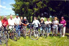 Członkowie wycieczki rowerowej do Orłowa.Źródło: www.nutw.nidzica.pl [21.06.2014]