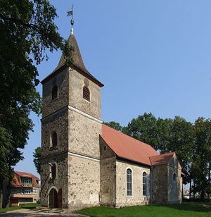 Kościół pw. Matki Bożej Królowej Polski w Stradunach. Autor: Marcin Szala. Źródło: Commons Wikimedia