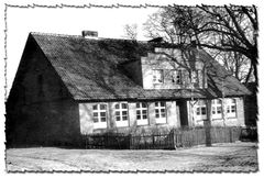 Budynek Szkoły Podstawowej w Dajtkach, źródło: http://www.sp18.internetdsl.pl/historiaszkoly.html, 6.12.2013.