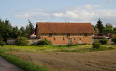 Przedwojenna zabudowa gospodarcza w Linkowie. Fot. Honza Groh. Źródło: Commons Wikimedia
