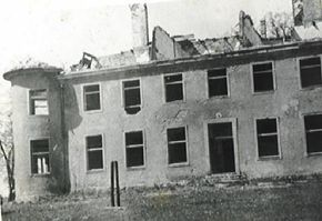 Pałac po pożarze w 1961 roku