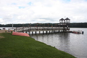 Stare Molo nad jeziorem Olecko. Fot. Ludwig Schneider. Źródło: Commons Wikimedia