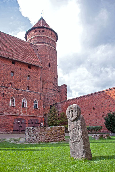 Plik:Zamek Kapituły Warmińskiej - bab pruska fot. Marcin Kierul.jpg