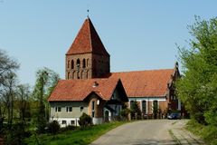 Kościół parafialny w Jelonkach, źródło: www.nefre.bikestats.pl [14.04.2014]