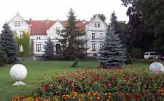 XIX-wieczny pałac w Mortęgach.Źródło: www.historiami.pl [26.09.2013]