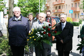 Z kwiatami burmistrz Kętrzyna Krzysztof Hećman. Źródło: www.ro.com.pl [16.08.2014]