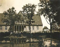 Pagórki. Zabytkowy dom podcieniowy.Fot. Nochalowa. Źródło: Commons Wikimedia [04.12.2014]