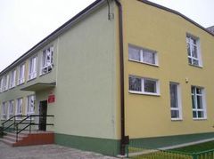 Budynek szkolny. Źródło: www.sp-bezledy.gmina-bartoszyce.pl
