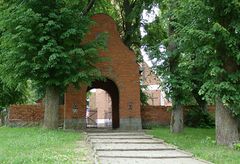 Kwiecewo. Brama kościelna.Fot. Romek. Źródło: www.wikipedia.org