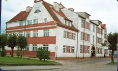 budynek szkoły http://zsowydminy.mazury.edu.pl/cms/pl/index.php?Menu=2, 18.12.2013.