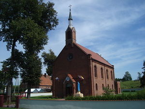 Kościół pw. Świętych Piora i Pawła w Jeżach. Autor: Duży Bartek. Źródło: Commons Wikimedia