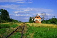 Stacja kolejowa w Bartoszach.jpg