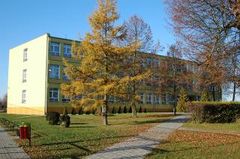 Budynek szkoły, źródło: Zespół Szkół w Barcianach, 22.12.2013.