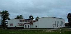 Budynek Zespołu Szkół w Szymanach, źródło: http://zsszymany.edupage.org/album/?#gallery/0, 7.12.2013.
