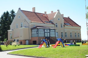 Babięty Wielkie. Szkoła w pałacu.Źródło: www.spwbabietach.pl