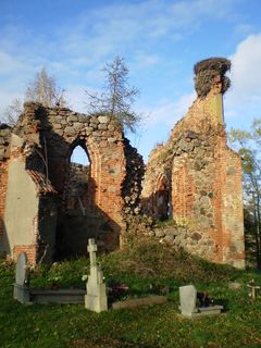 Ruiny kościoła w Pęciszewie. Źródło: archipelag.ceik.eu