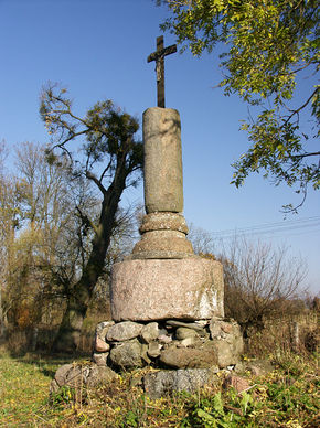 Krzyż kamienny w Bogatyńskich. © Stanisław Kuprjaniuk