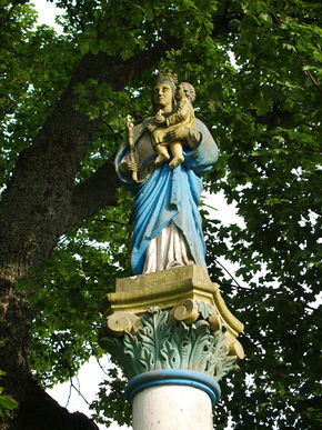 Figura przydrożna Matki Bożej z Dzieciątkiem w Borowcu. © Stanisław Kuprjaniuk