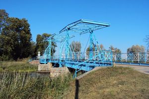 Most drogowy zwodzony na rzece Tinie w miejscowości Jezioro